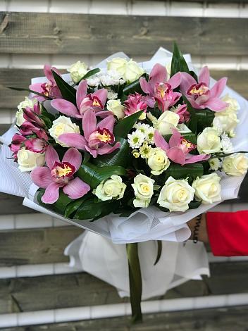 Букет цветов из: Розы и Хризантемы в Тамани