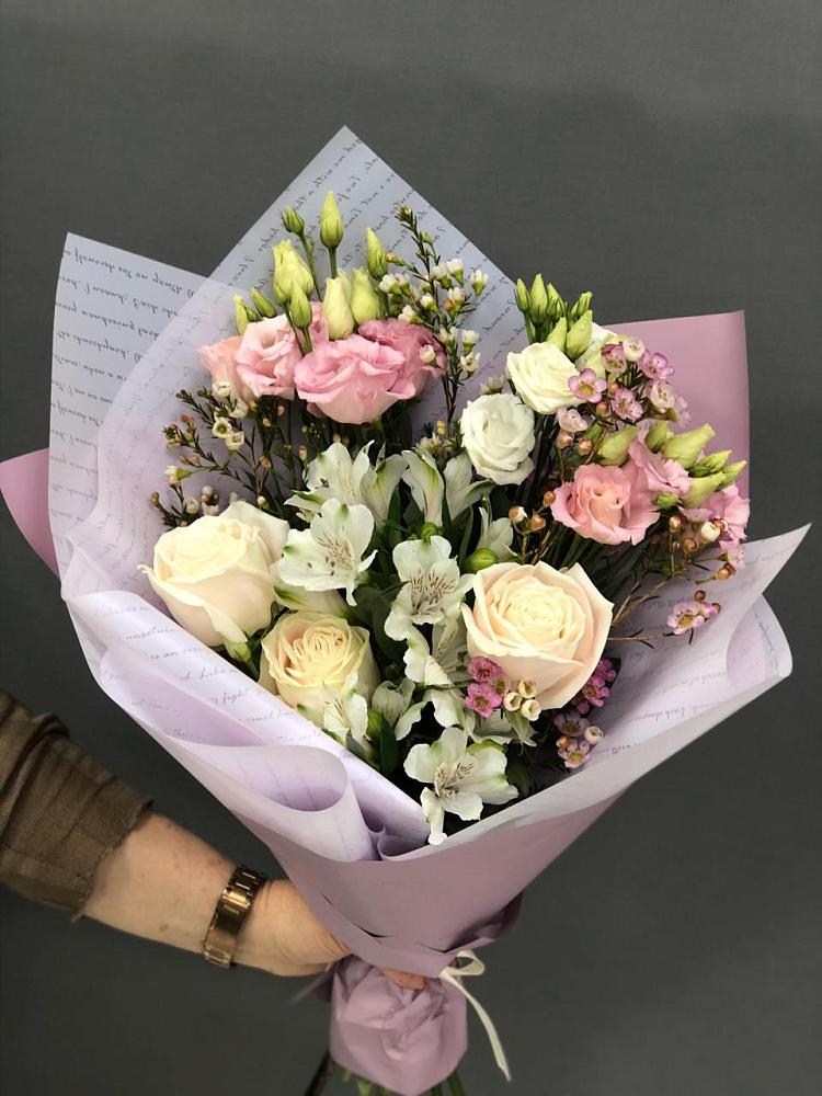 Букет цветов из: Альстромерии, Розы и Лизиантусы в Тамани