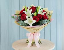 Букет цветов из:  Лилии и Розы в Тамани