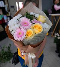 Букет цветов из:  Герберы, Розы и Хризантемы в Тамани