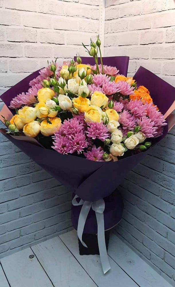 Букет цветов из: Хризантемы и Розы в Тамани