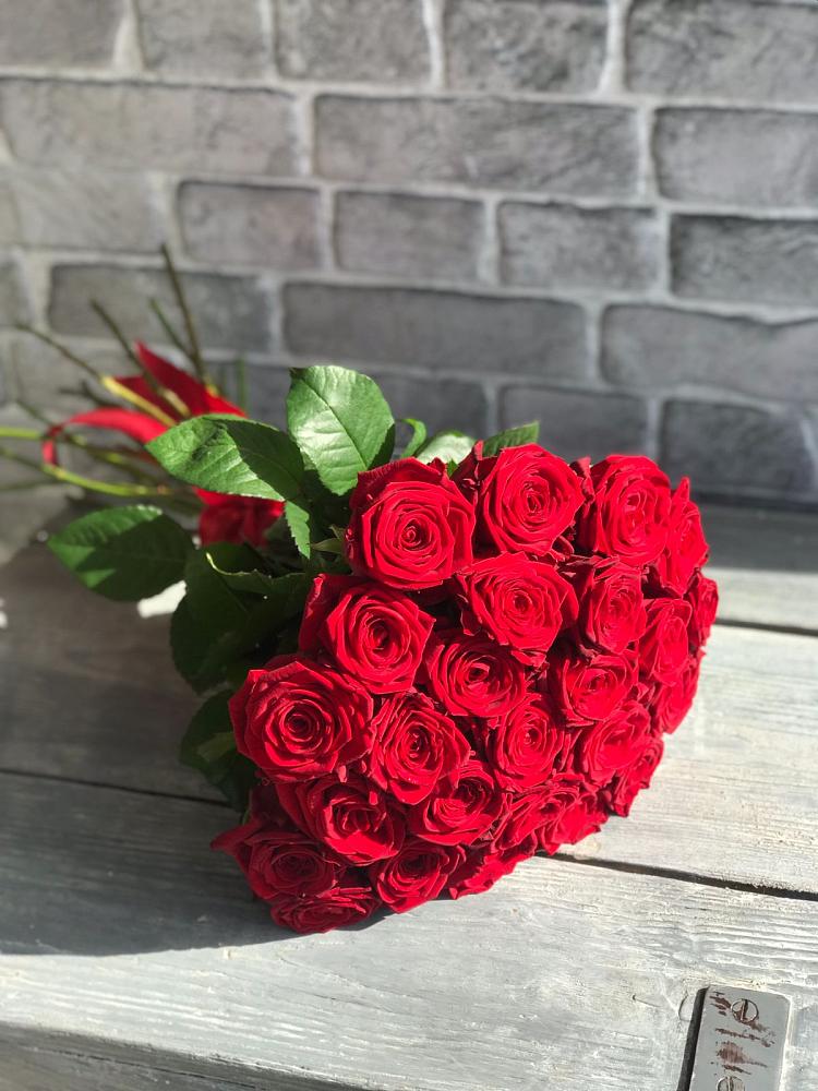 Букет Красные розы Фридом в Тамани