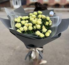 Букет Белые кустовые розы Солинеро в Тамани