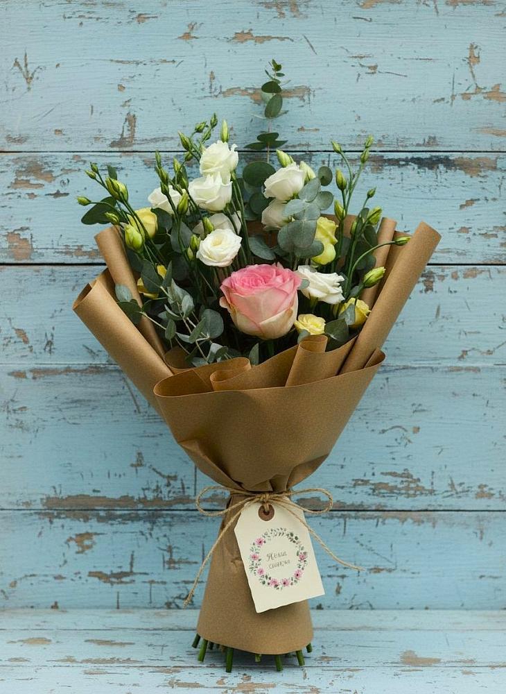 Букет цветов из: Розы и Лизиантусы в Тамани