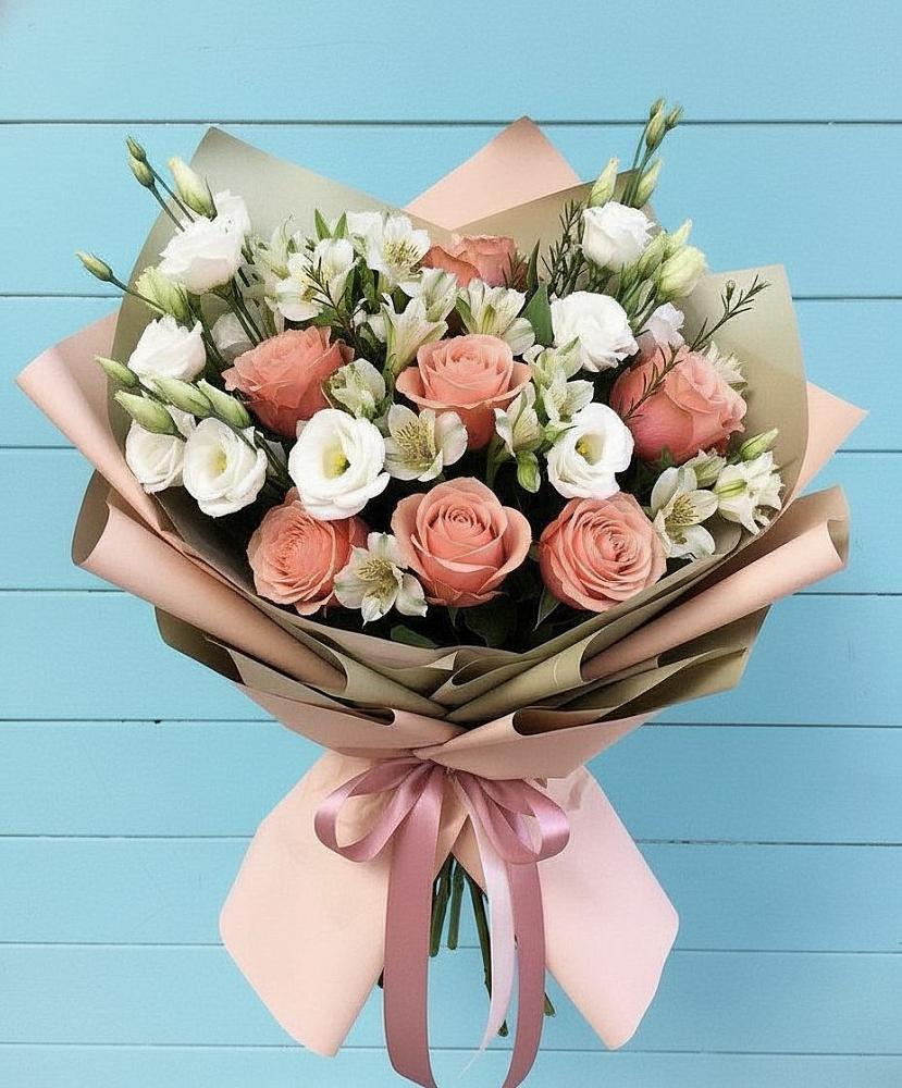 Букет цветов из: Розы, Альстромерии и Лизиантусы в Тамани
