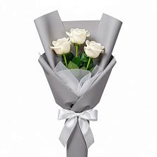 Букет 3 белые розы в Тамани