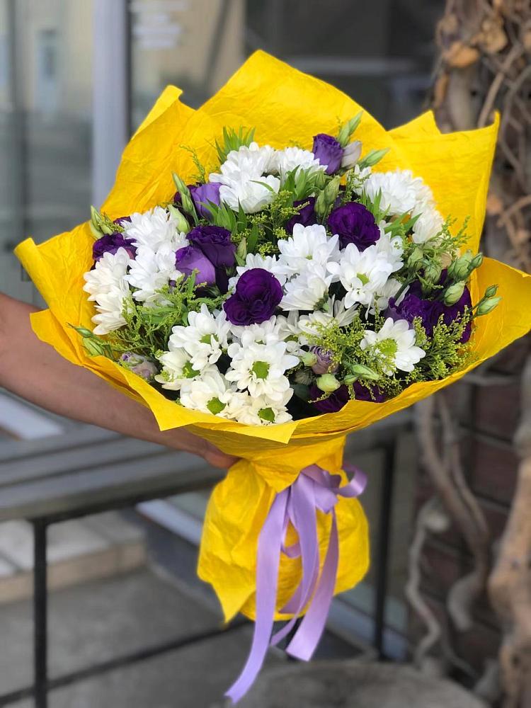Букет цветов из: Ирисы, Хризантемы и Ромашки в Тамани