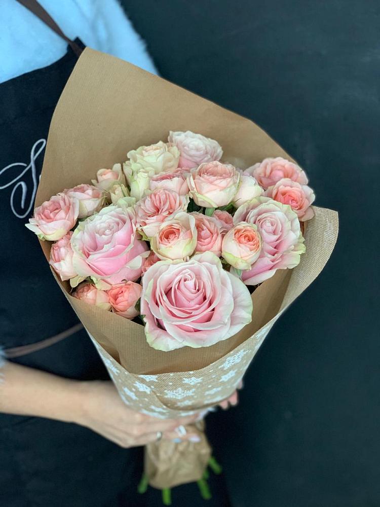 Букет цветов из: Хризантемы и Розы в Тамани