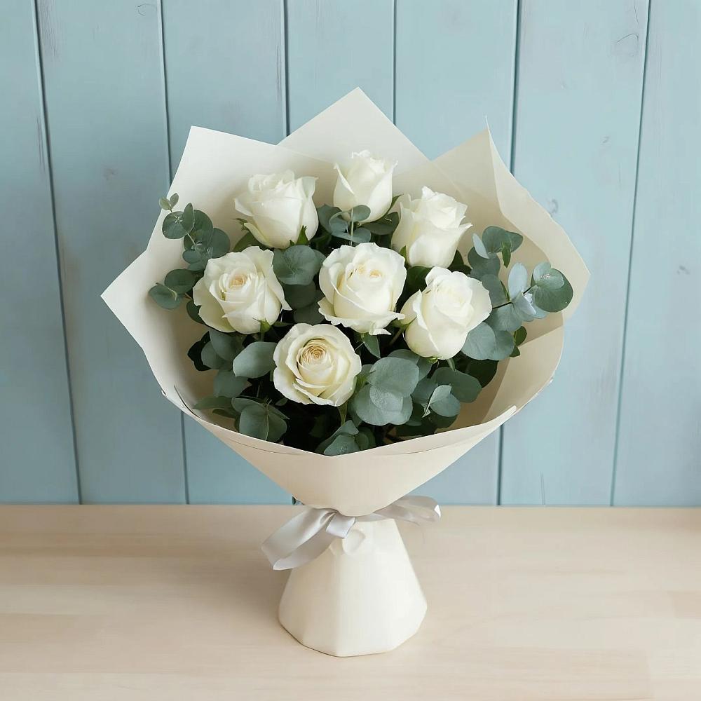 Букет Белые розы в Эвкалипте в Тамани
