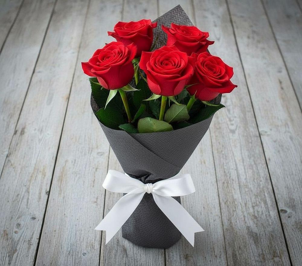 Букет 5 Красных роз Эдлесс Лав в Тамани