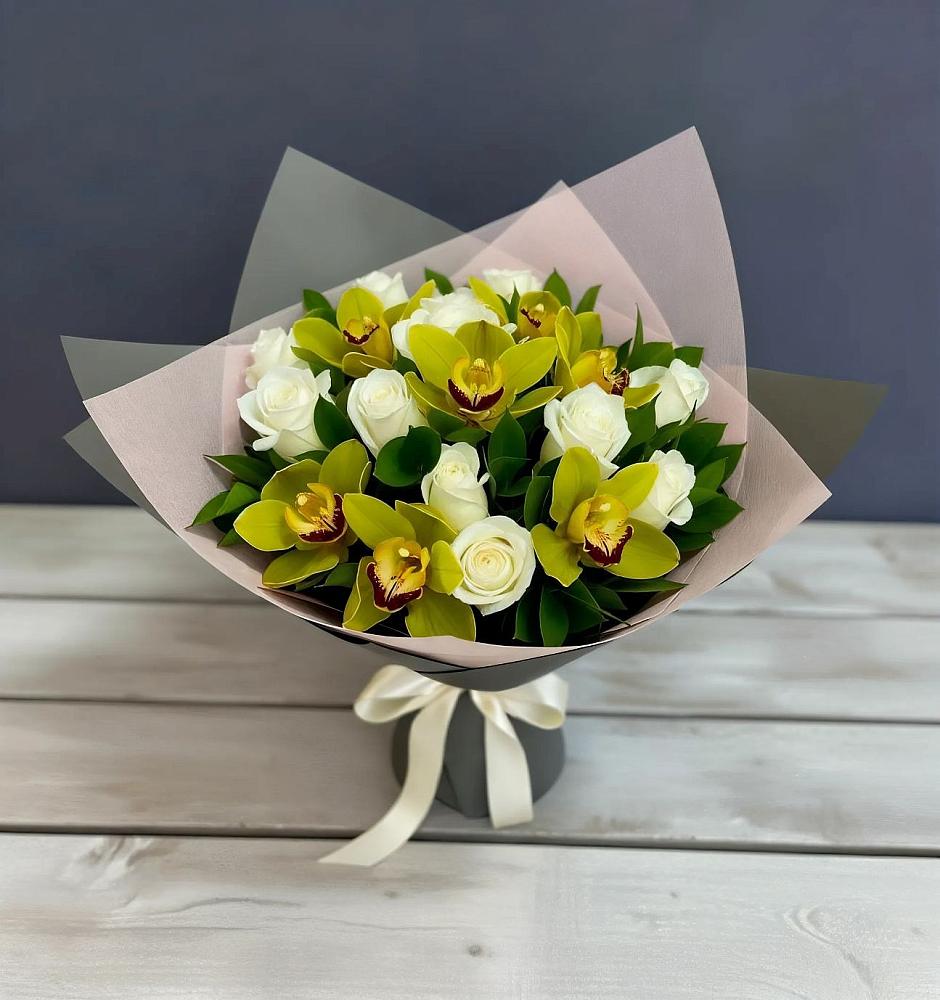 Букет цветов из: Орхидеи и Розы в Тамани