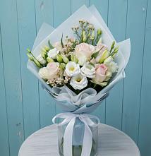 Букет цветов из:  Розы и Лизиантусы в Тамани