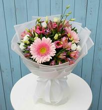 Букет цветов из:  Герберы, Альстромерии и Лизиантусы в Тамани