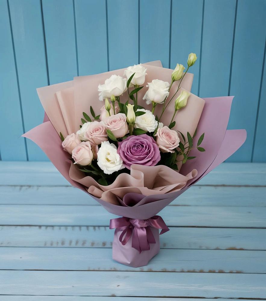 Букет цветов из: Розы и Лизиантусы в Тамани